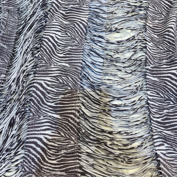 Woman’s Animal Print Frayed Top Zebra Tiger Print L/XL - Picture 6 of 8